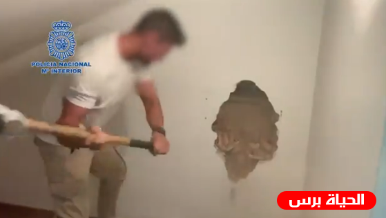 بالفيديو .. العثور على فتاة اختفت قبل سنوات داخل حائط منزلها